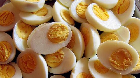 Шешінетін бөлмедегі жалаңаш орыс әйелдерінің жақыннан түсірілген суреттері