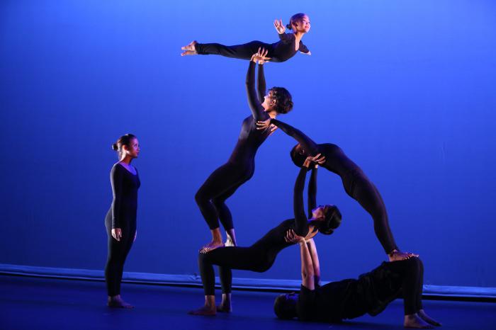 Суреттегі жалаңаш атақтылар