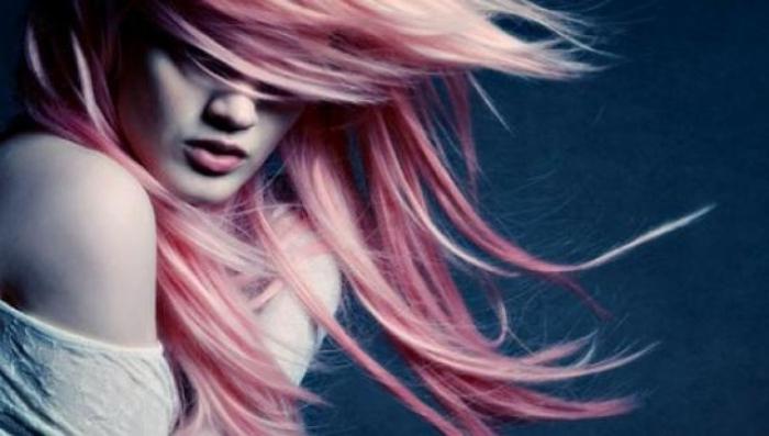 Балапан аяғындағы ұрықты жалап алды