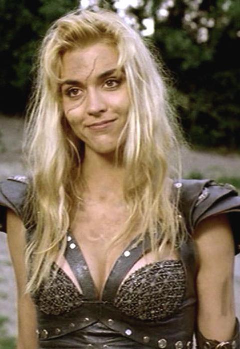 Paypoq kiygan gozal sexy xonim Uning eshagini paypaslagani surati