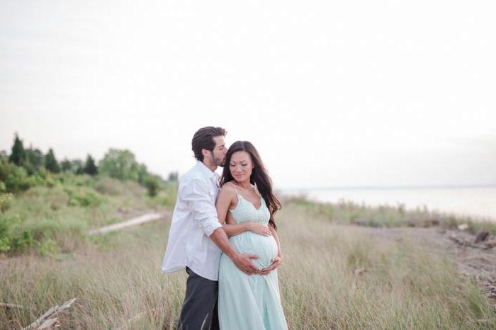 Qiz oqimga kirdi va videoni onanizm qiladi