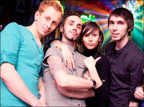 Chiroyli tanasi bilan porno qiz