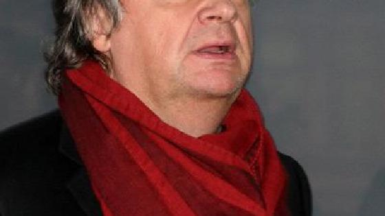 Еңкейтілген жалаңаш фотосуреттер