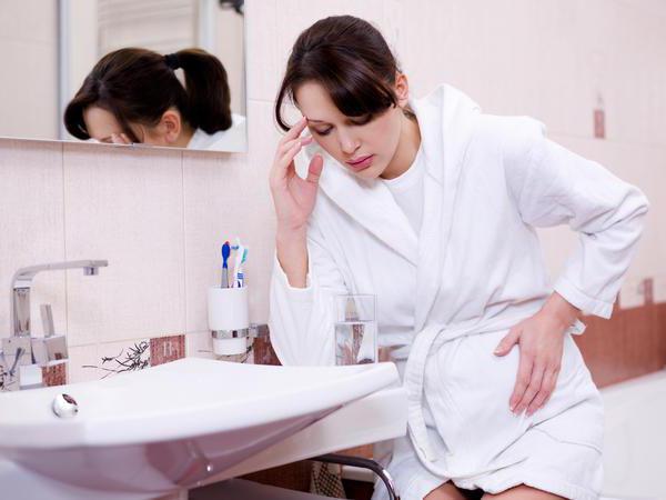 Порно видеодағы би жігіттері қызды еркелетіп, сиқытып жатыр Skype арқылы виртуалды жазбаларды қараңыз