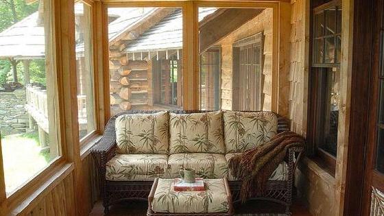 Жалаңаш адамдар көшеде зәр шығарады