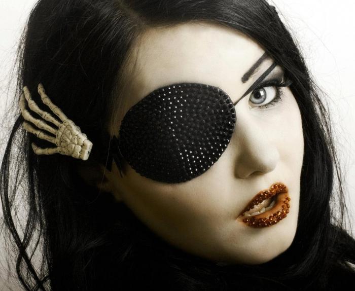 Ұйықтап жатқан анамен жыныстық қатынас туралы бейне